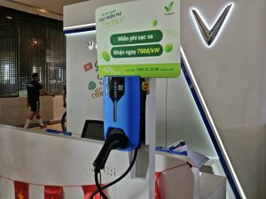 VinFast tặng trụ sạc 10 năm