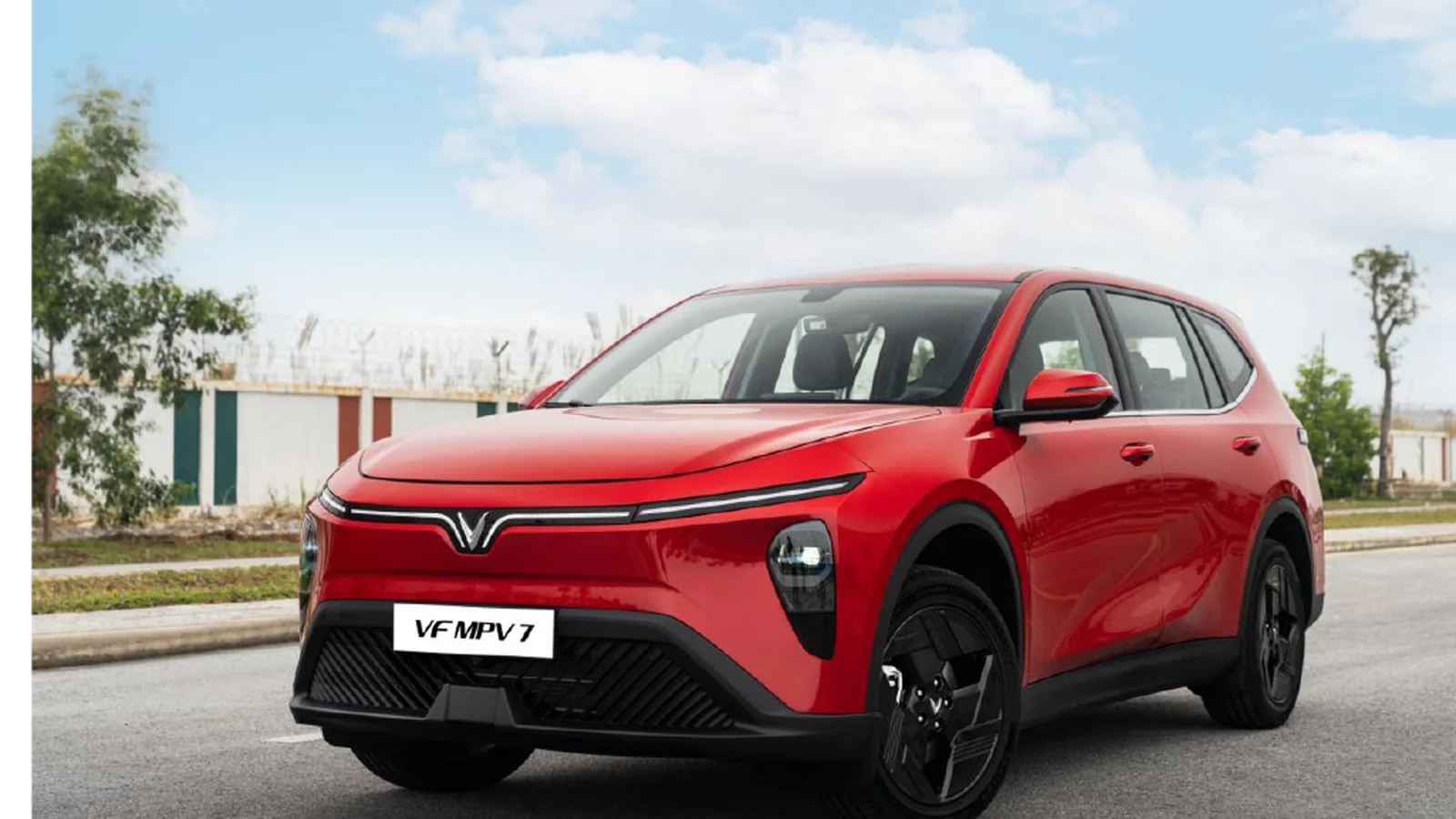 VinFast MPV7 màu đỏ - mẫu MPV điện ba hàng ghế